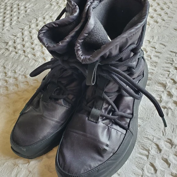 Nike Tanjun high rise waterproof sneakers ankle boots size 10 - Picture 3 of 6